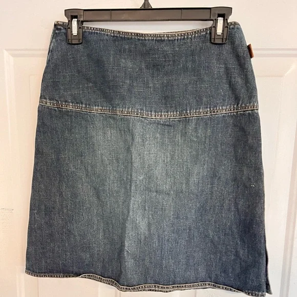 #CCC——MOSCHINO DENIM SKIRT SIZE 8 - Picture 6 of 8